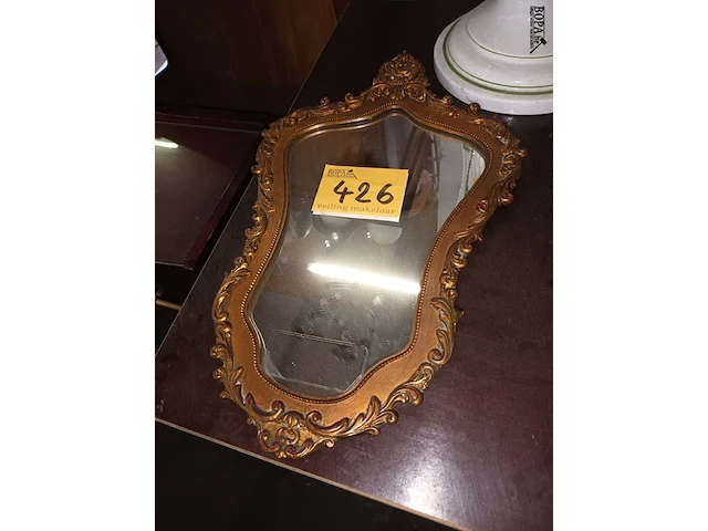 Lot 426 - vergulde kuifspiegel - afbeelding 1 van  3