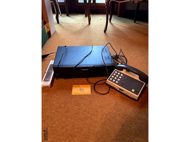 Lot 427 - nokia videospeler/oud telefoontoestel, 3 stuks - afbeelding 1 van  4