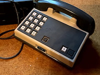 Lot 427 - nokia videospeler/oud telefoontoestel, 3 stuks - afbeelding 4 van  4