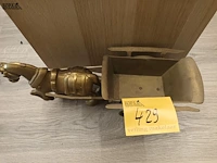 Lot 429 - koperen paard met kar - afbeelding 1 van  5