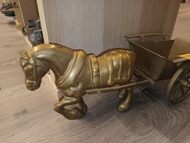 Lot 429 - koperen paard met kar - afbeelding 4 van  5