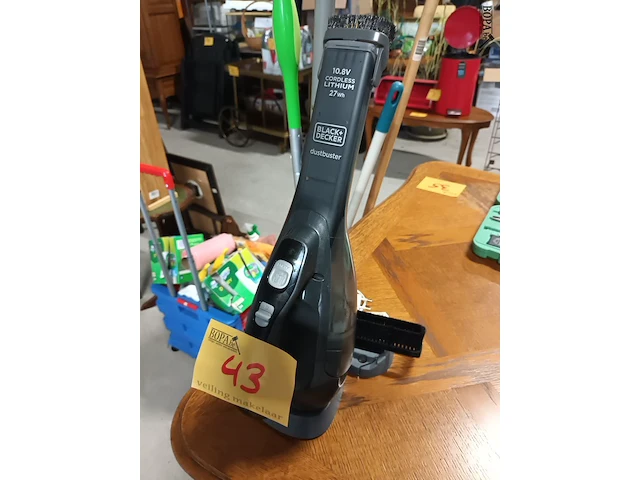 Lot 43 - black dustbuster - afbeelding 1 van  4
