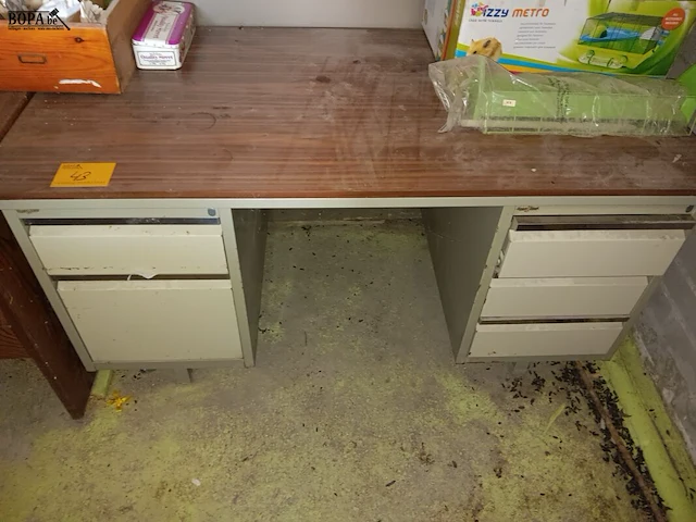 Lot 43 - bureau - afbeelding 2 van  2
