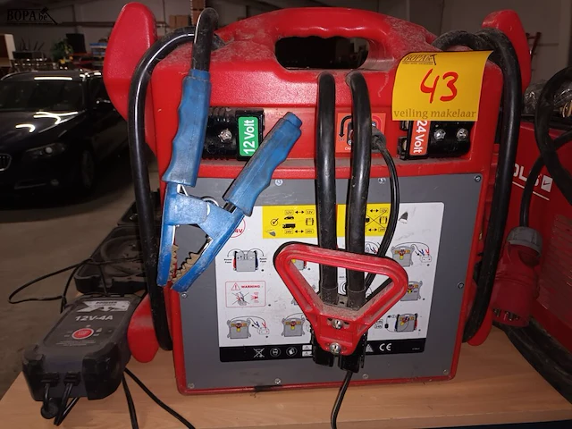 Lot 43 - ceteor booster met charger - afbeelding 1 van  6