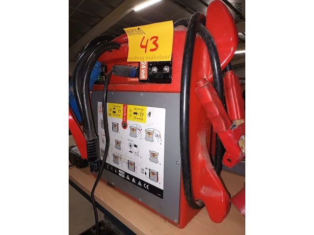 Lot 43 - ceteor booster met charger - afbeelding 3 van  6