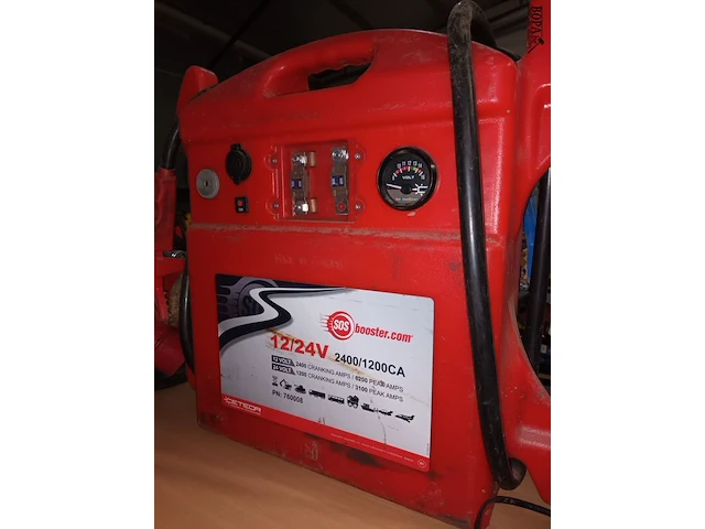 Lot 43 - ceteor booster met charger - afbeelding 4 van  6