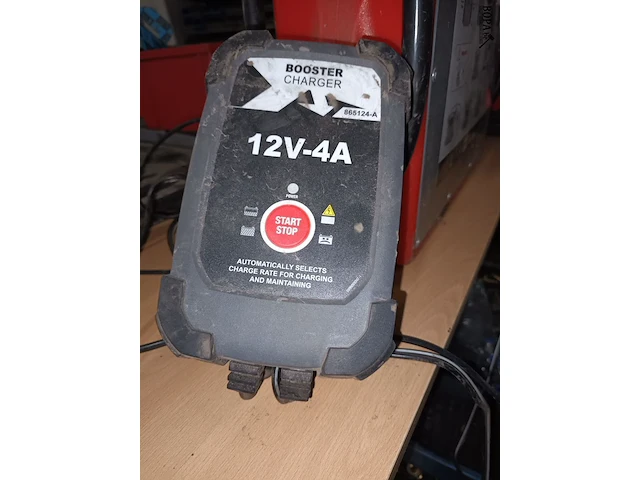 Lot 43 - ceteor booster met charger - afbeelding 5 van  6
