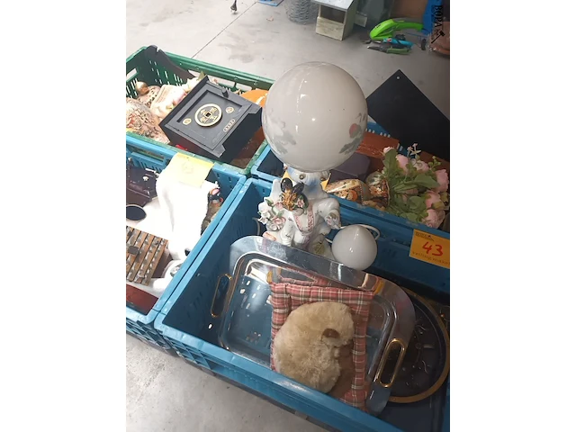 Lot 43 - decoratie. 4 bakken - afbeelding 3 van  6