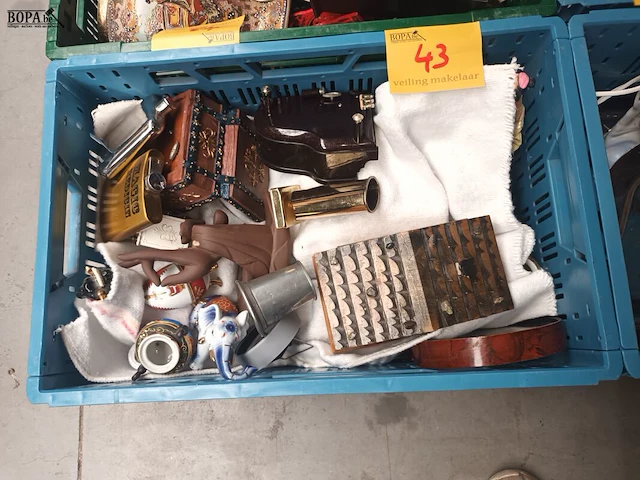 Lot 43 - decoratie. 4 bakken - afbeelding 4 van  6