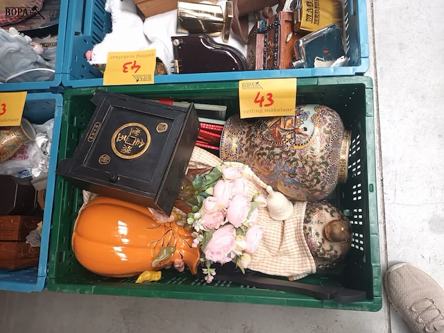 Lot 43 - decoratie. 4 bakken - afbeelding 5 van  6