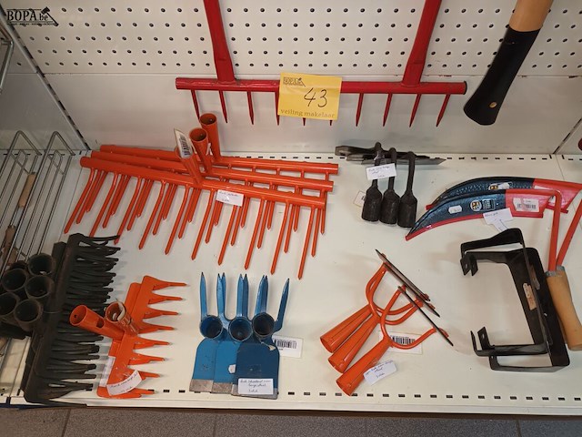 Lot 43 - divers tuingereedschap. 25 stuks - afbeelding 1 van  8