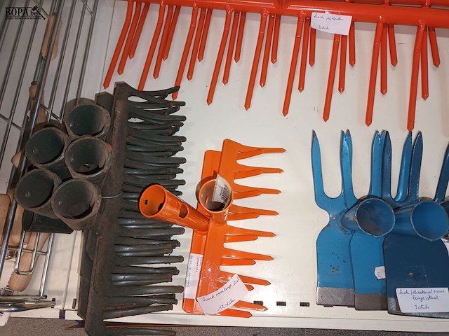 Lot 43 - divers tuingereedschap. 25 stuks - afbeelding 4 van  8