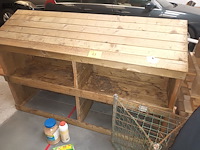 Lot 43 - kippenhok, hooiruif en producten - afbeelding 1 van  4