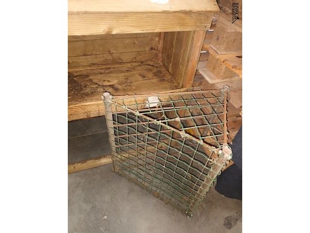 Lot 43 - kippenhok, hooiruif en producten - afbeelding 4 van  4