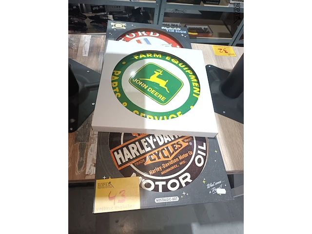 Lot 43 - metalen reclame borden. 3 stuks - afbeelding 1 van  2