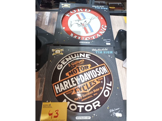 Lot 43 - metalen reclame borden. 3 stuks - afbeelding 2 van  2