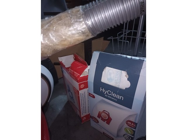 Lot 43 - stofzuiger miele - afbeelding 2 van  3