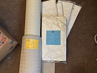 Lot 43 - tafelbescherming op rol en damast papier - afbeelding 1 van  2