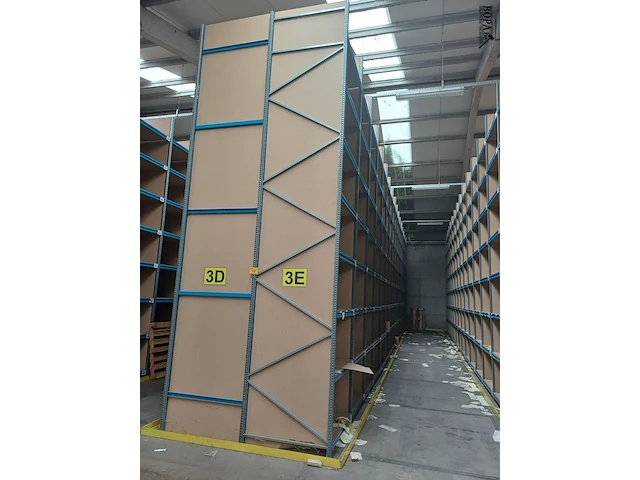 Lot 431 - magazijnstelling - afbeelding 1 van  5