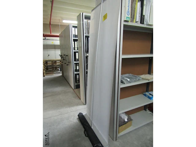 Lot 432 - roll-up banners. 2 stuks - afbeelding 1 van  4