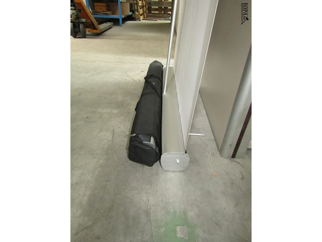 Lot 432 - roll-up banners. 2 stuks - afbeelding 3 van  4