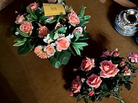 Lot 432 - tuilen kunstbloemen, 2 stuks - afbeelding 1 van  4