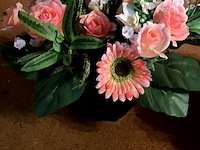 Lot 432 - tuilen kunstbloemen, 2 stuks - afbeelding 2 van  4