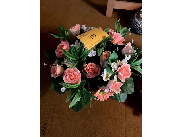 Lot 432 - tuilen kunstbloemen, 2 stuks - afbeelding 3 van  4