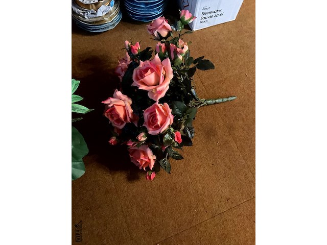 Lot 432 - tuilen kunstbloemen, 2 stuks - afbeelding 4 van  4