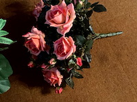 Lot 432 - tuilen kunstbloemen, 2 stuks - afbeelding 4 van  4