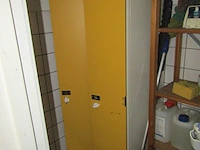 Lot 433 - locker kast met 2 deuren - afbeelding 1 van  2