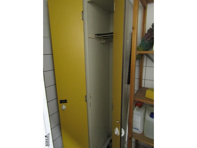 Lot 433 - locker kast met 2 deuren - afbeelding 2 van  2