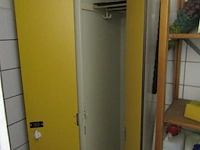 Lot 433 - locker kast met 2 deuren - afbeelding 2 van  2