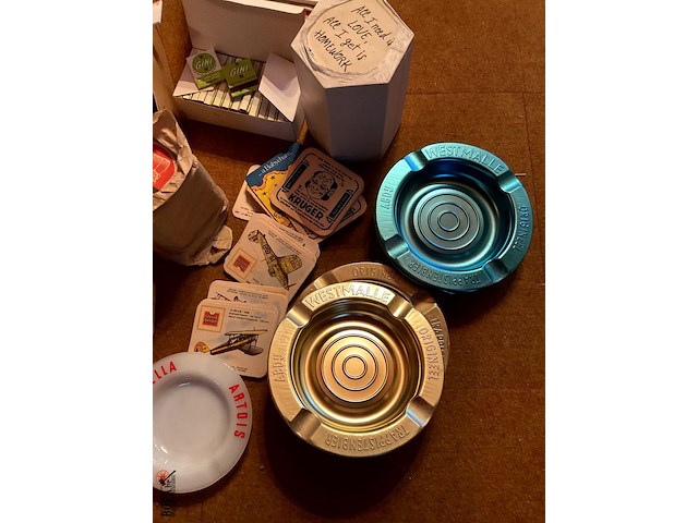 Lot 433 - lot merkartikelen ivm dranken - afbeelding 2 van  9