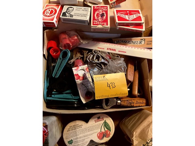 Lot 433 - lot merkartikelen ivm dranken - afbeelding 5 van  9