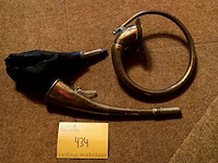 Lot 434 - koperen hoorns, 2 stuks - afbeelding 1 van  2