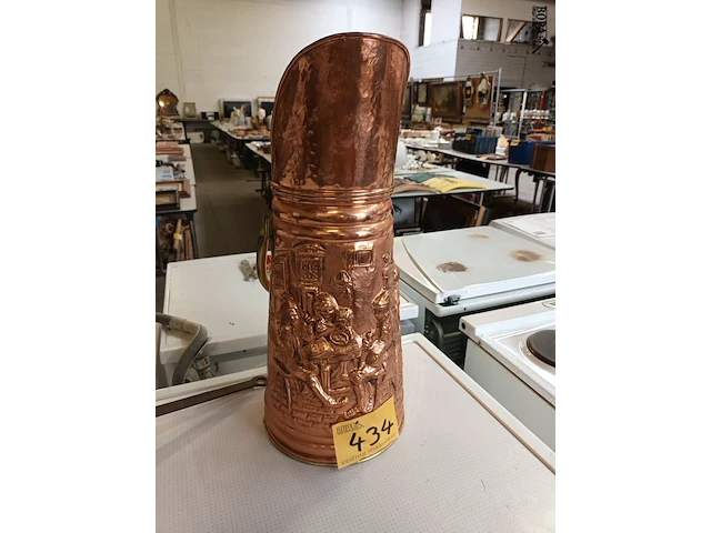 Lot 434 - koperen kolenemmer - afbeelding 1 van  3