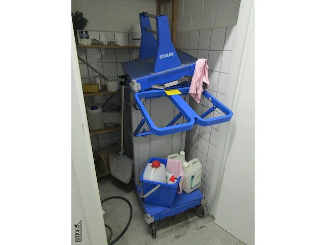 Lot 435 - schoonmaak trolley ecolab - afbeelding 1 van  2