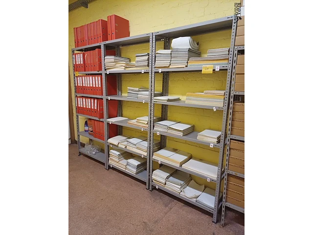 Lot 436 - metalen rekken. 8 stuks - afbeelding 6 van  7