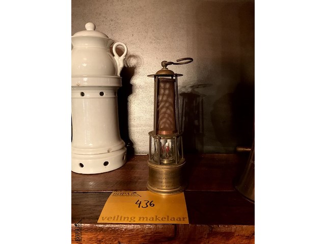 Lot 436 - mijnlampje met opschrift brons, 1887-1927 - afbeelding 1 van  4