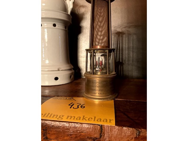 Lot 436 - mijnlampje met opschrift brons, 1887-1927 - afbeelding 2 van  4