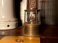 Lot 436 - mijnlampje met opschrift brons, 1887-1927 - afbeelding 2 van  4