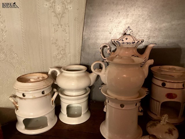 Lot 438 - lot theecomforen, 11 stuks - afbeelding 4 van  7