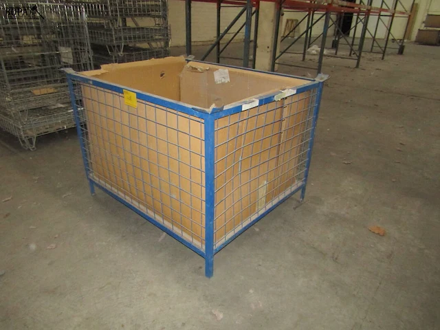 Lot 438 - metalen kooibak - afbeelding 2 van  2