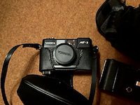 Lot 439 - fototoestellen yashica/pentax/vintage/plus verrekijker, 4 st - afbeelding 2 van  5