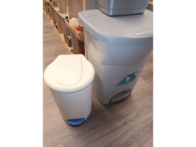 Lot 439 - pvc vuilnisbak. 3 stuks - afbeelding 2 van  4