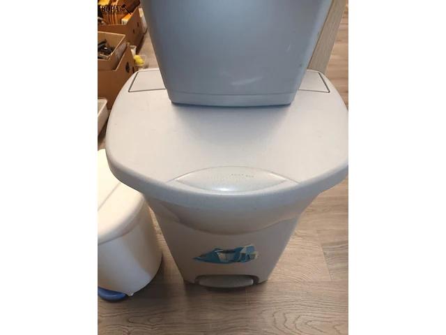 Lot 439 - pvc vuilnisbak. 3 stuks - afbeelding 3 van  4