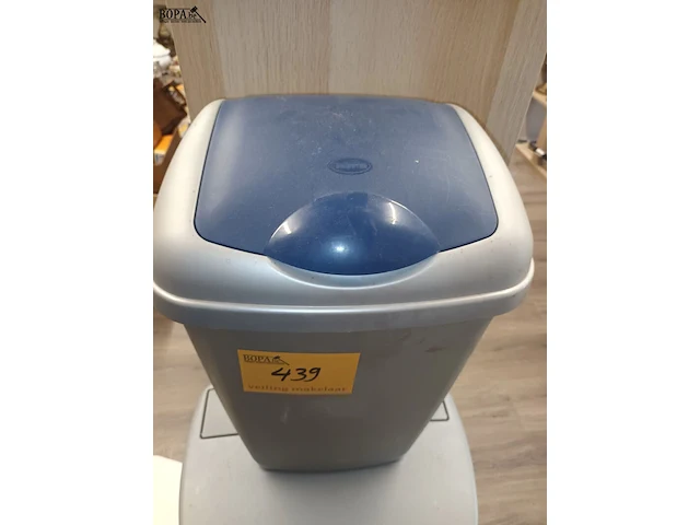 Lot 439 - pvc vuilnisbak. 3 stuks - afbeelding 4 van  4