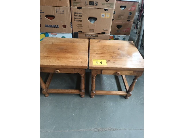 Lot 44 - bijzettafel. 2 stuks - afbeelding 1 van  5