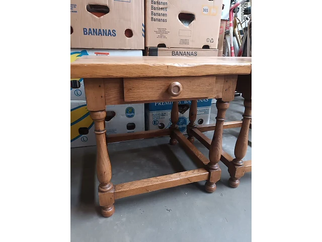 Lot 44 - bijzettafel. 2 stuks - afbeelding 2 van  5